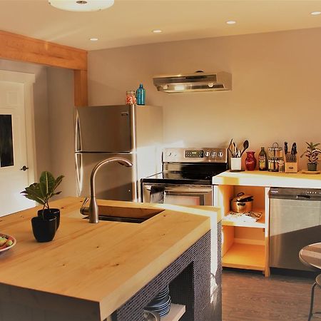 Huckleberry Cottage Принц Рупърт Екстериор снимка