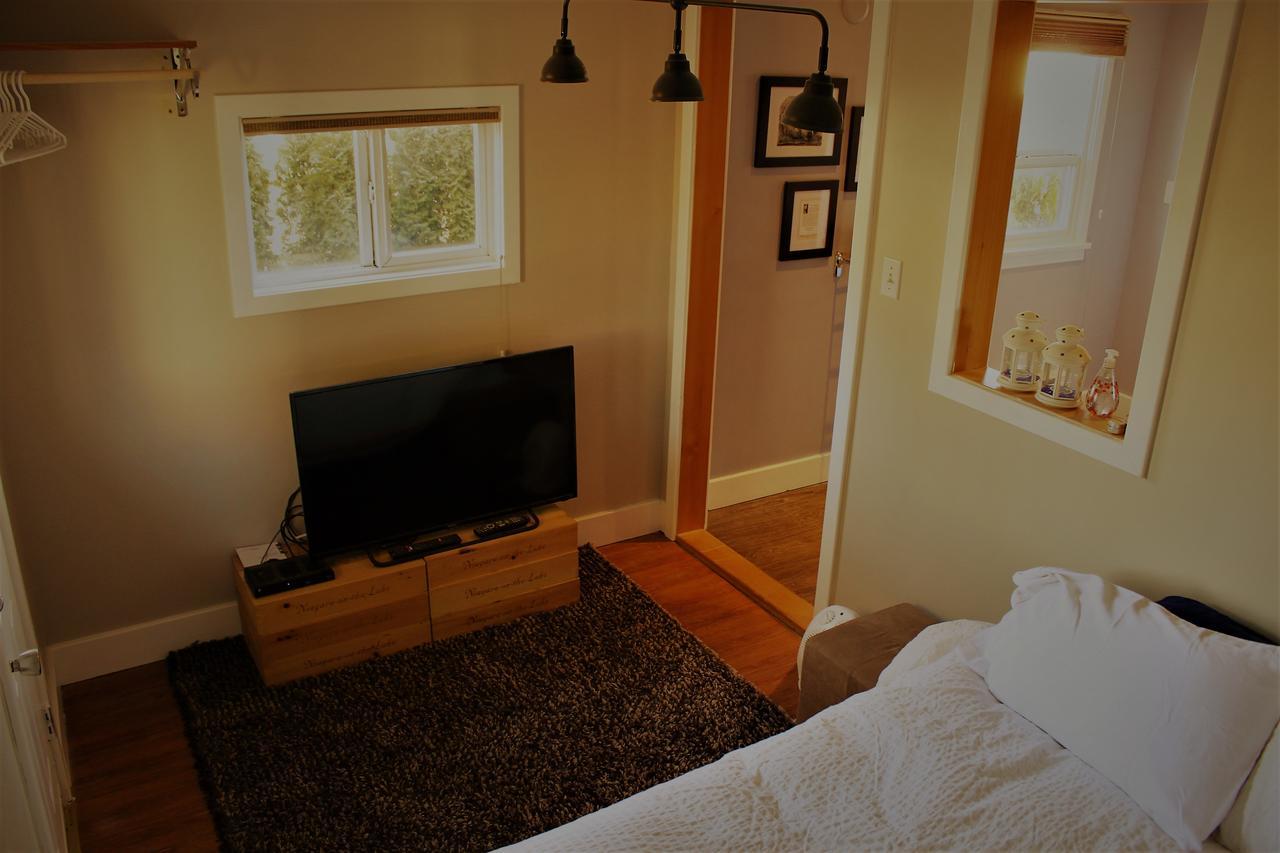 Huckleberry Cottage Принц Рупърт Екстериор снимка