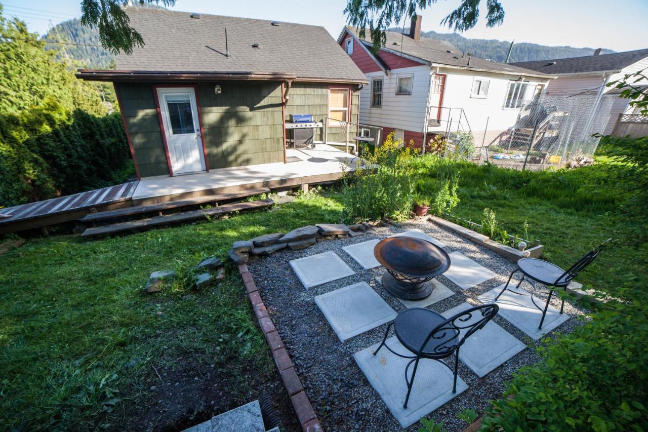 Huckleberry Cottage Принц Рупърт Екстериор снимка
