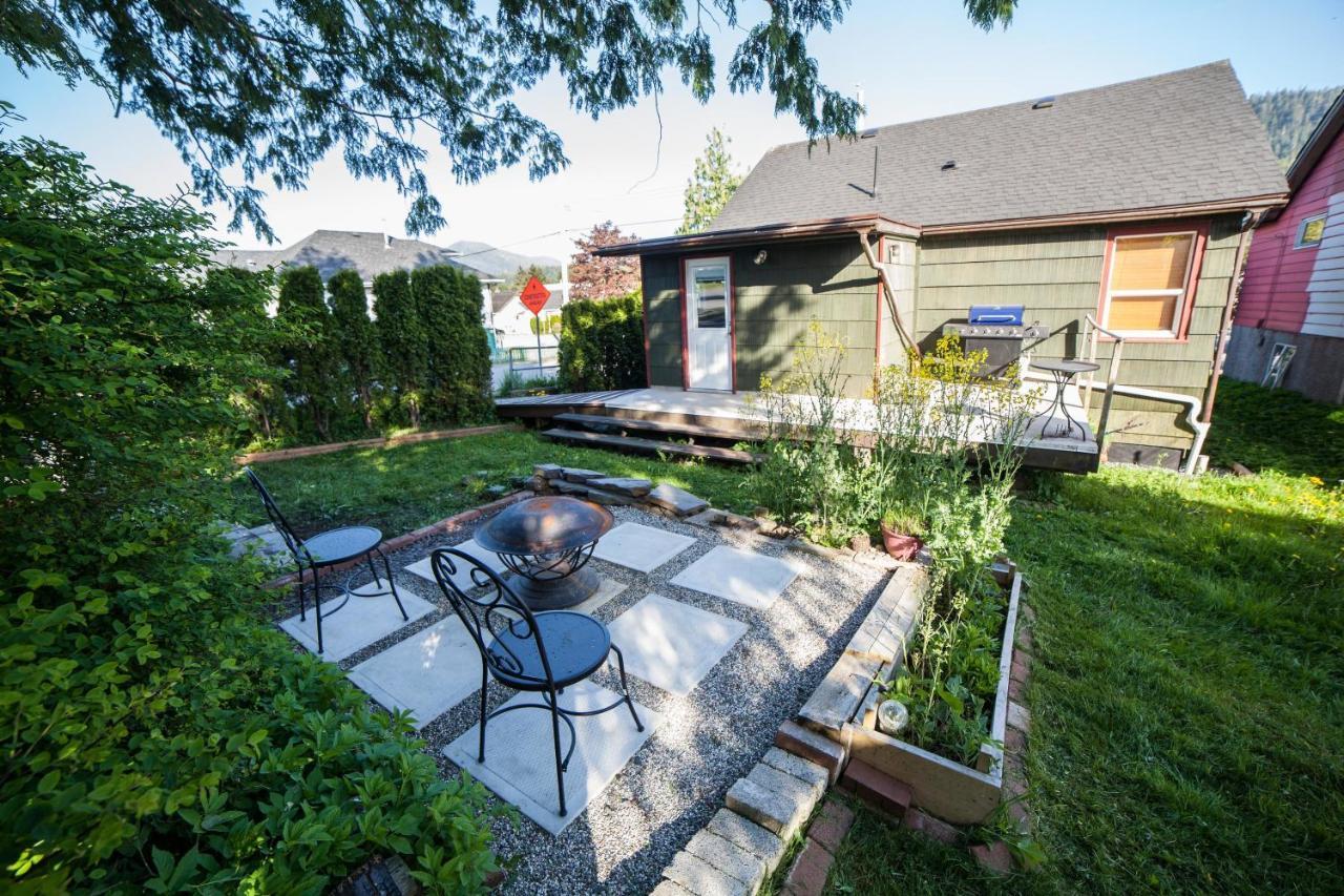 Huckleberry Cottage Принц Рупърт Екстериор снимка