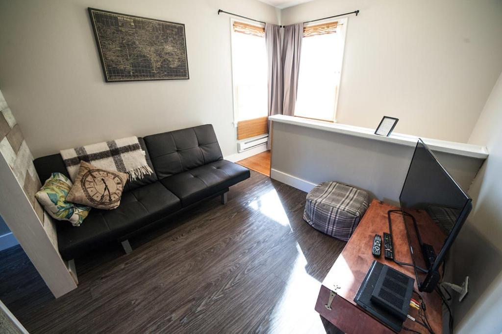 Huckleberry Cottage Принц Рупърт Екстериор снимка
